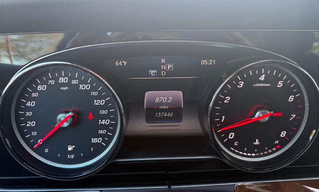 Photo 30 of this MERCEDES-BENZ E-CLASS