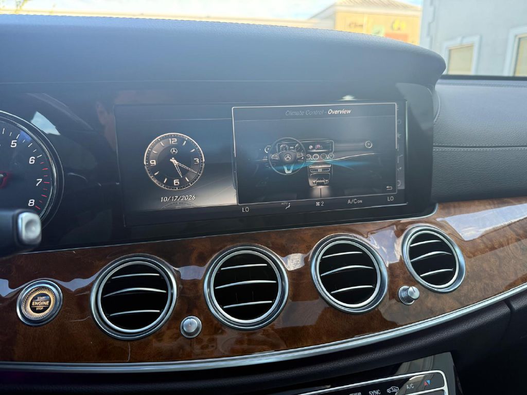 Photo 28 of this MERCEDES-BENZ E-CLASS