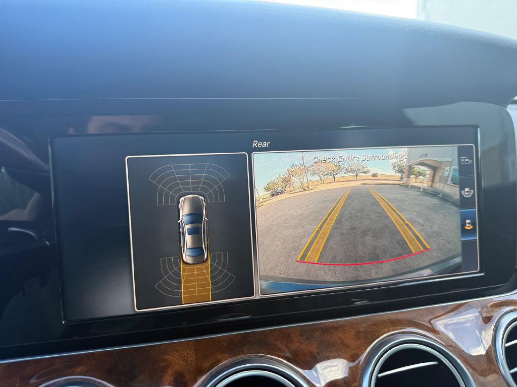 Photo 29 of this MERCEDES-BENZ E-CLASS
