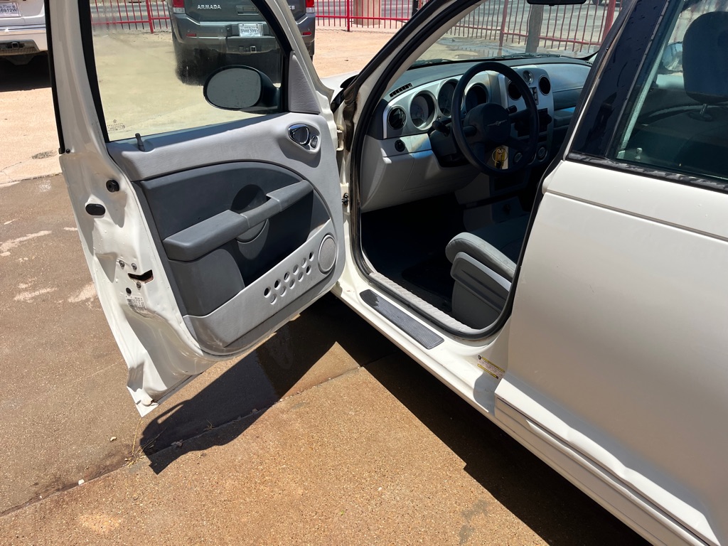 Photo 8 of this CHRYSLER PT CRUISER