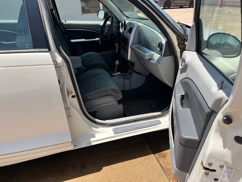 Photo 14 of this CHRYSLER PT CRUISER