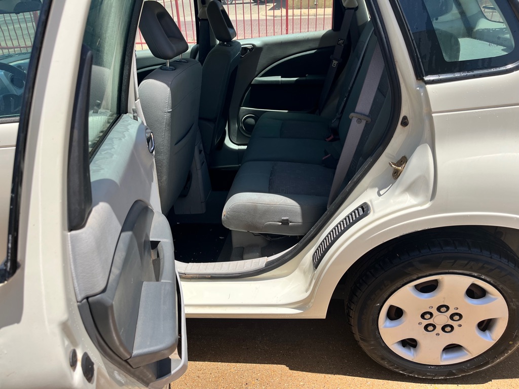 Photo 12 of this CHRYSLER PT CRUISER