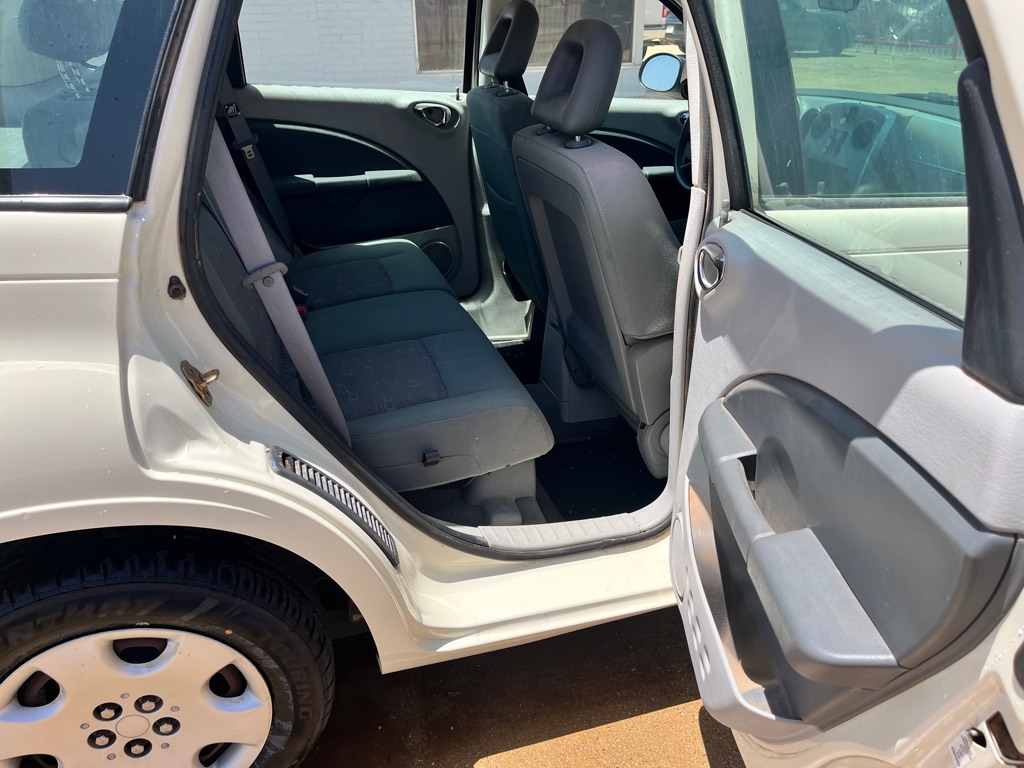Photo 16 of this CHRYSLER PT CRUISER