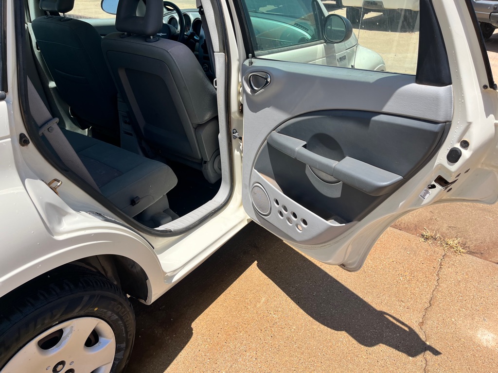 Photo 15 of this CHRYSLER PT CRUISER