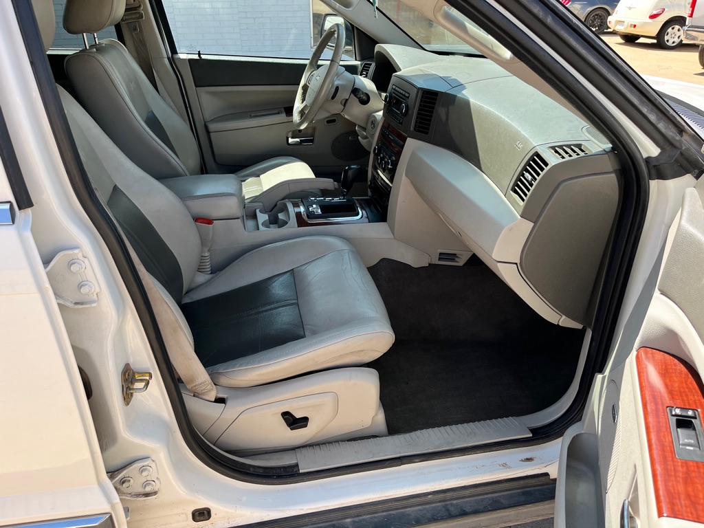 Photo 15 of this JEEP GRAND CHEROKEE