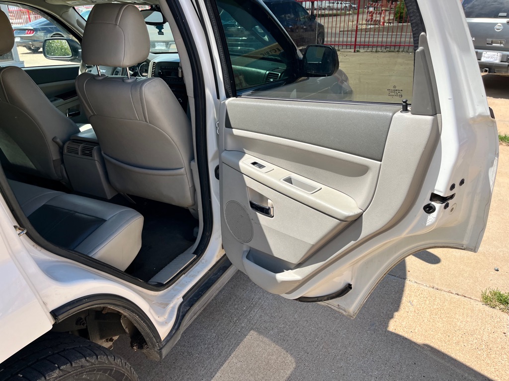 Photo 16 of this JEEP GRAND CHEROKEE
