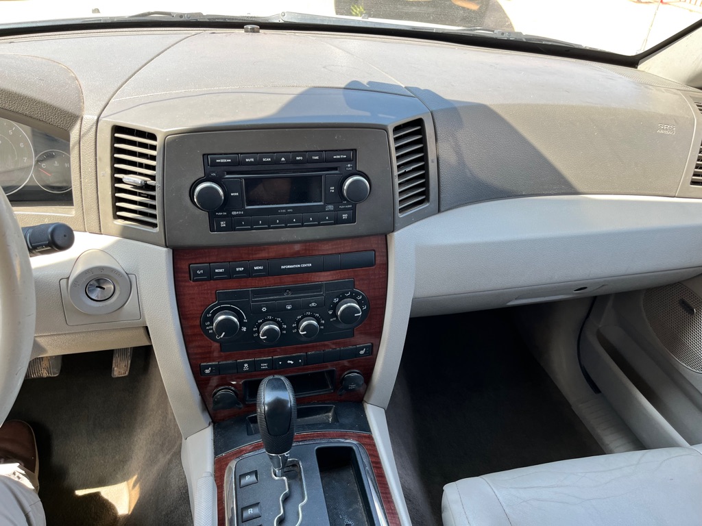 Photo 19 of this JEEP GRAND CHEROKEE