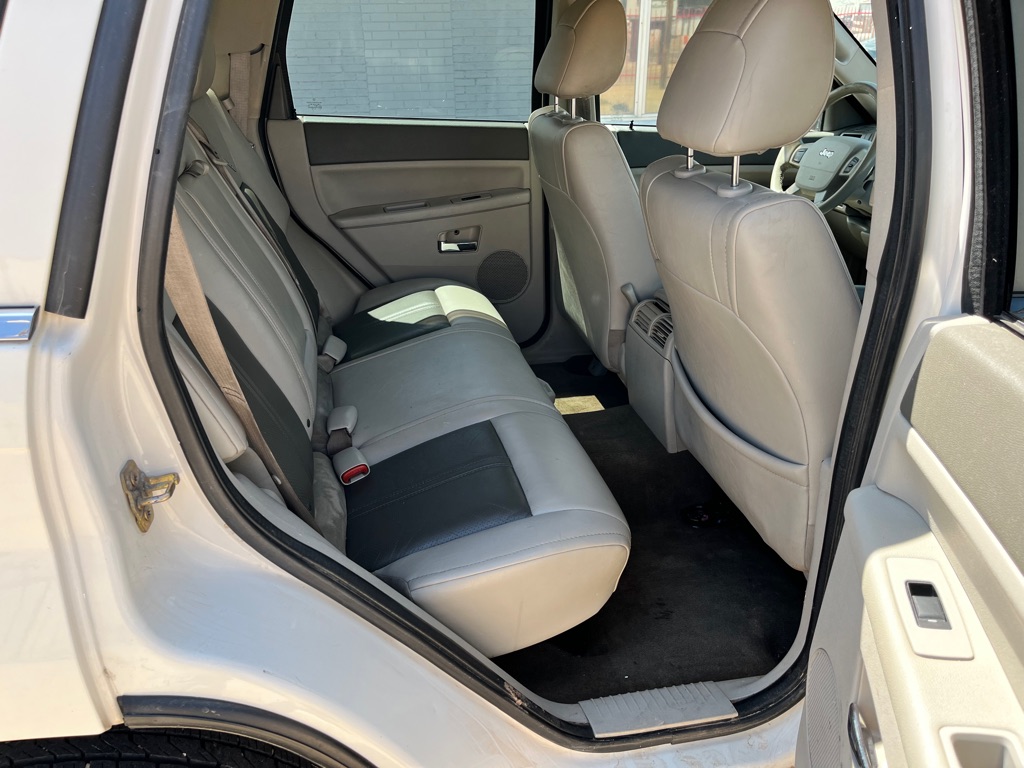 Photo 17 of this JEEP GRAND CHEROKEE