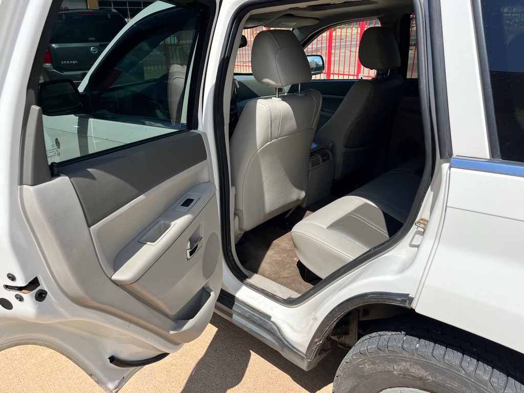 Photo 12 of this JEEP GRAND CHEROKEE
