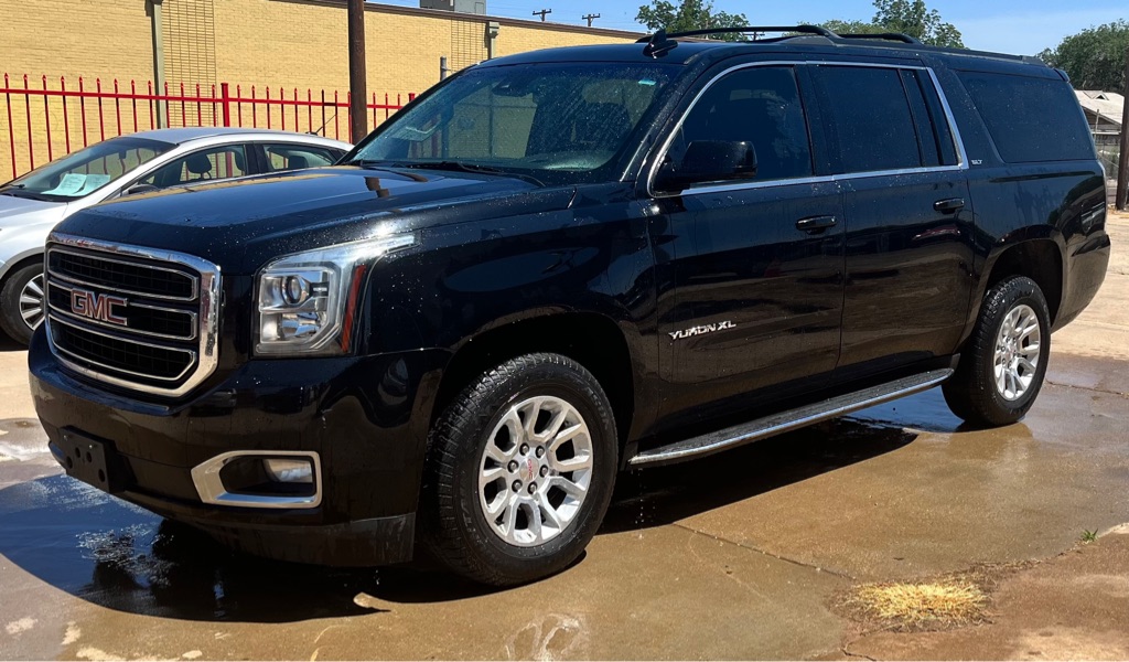 Photo 2 of this GMC YUKON XL
