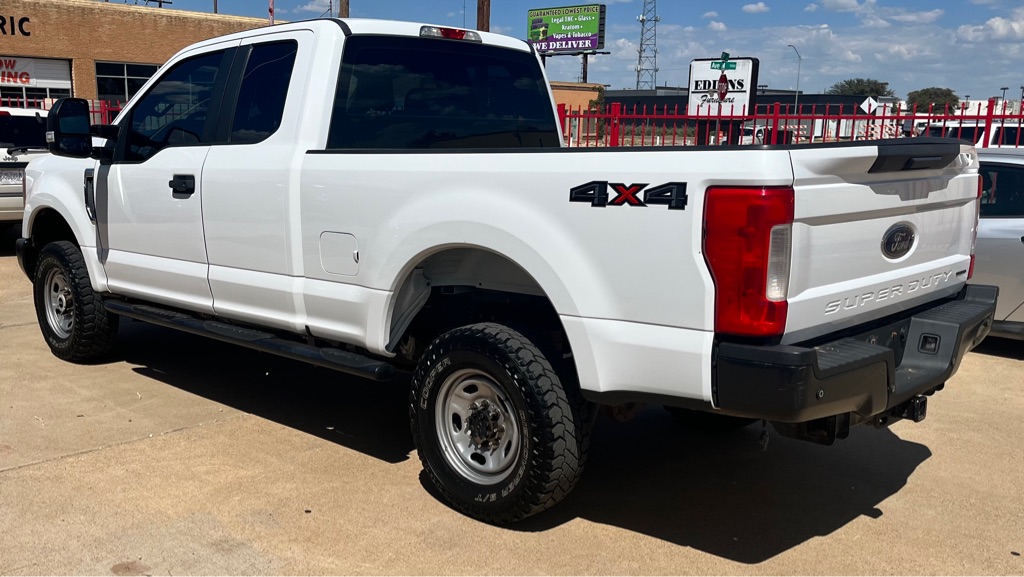 Photo 7 of this FORD F250