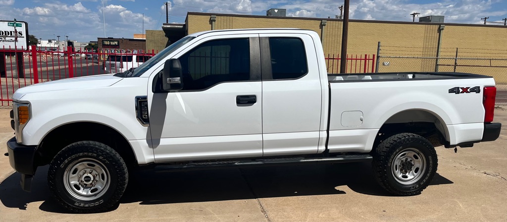 Photo 18 of this FORD F250