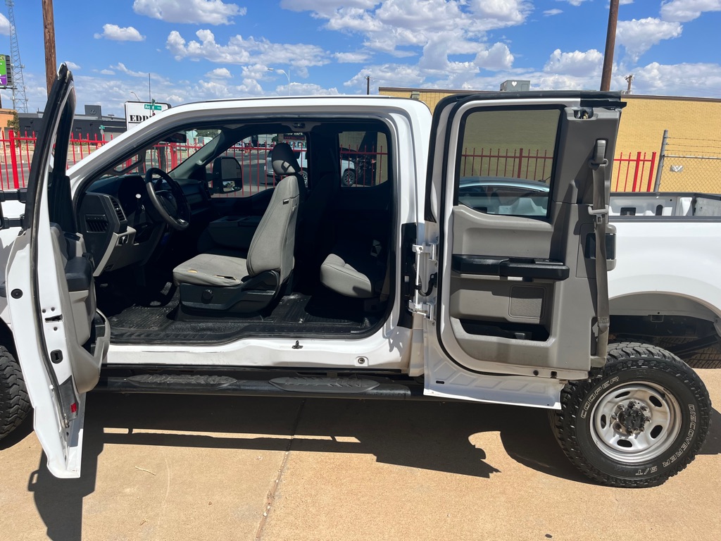 Photo 12 of this FORD F250