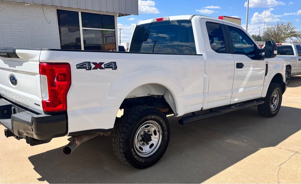 Photo 5 of this FORD F250