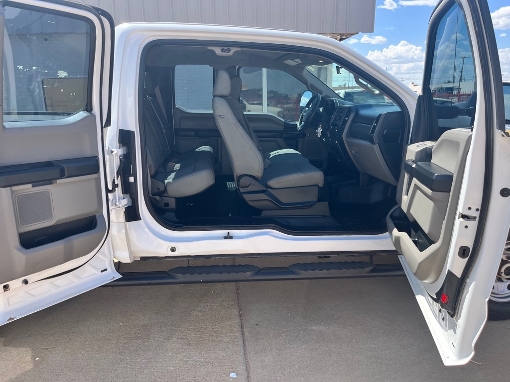 Photo 15 of this FORD F250