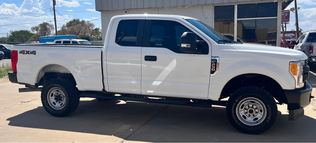 Photo 4 of this FORD F250