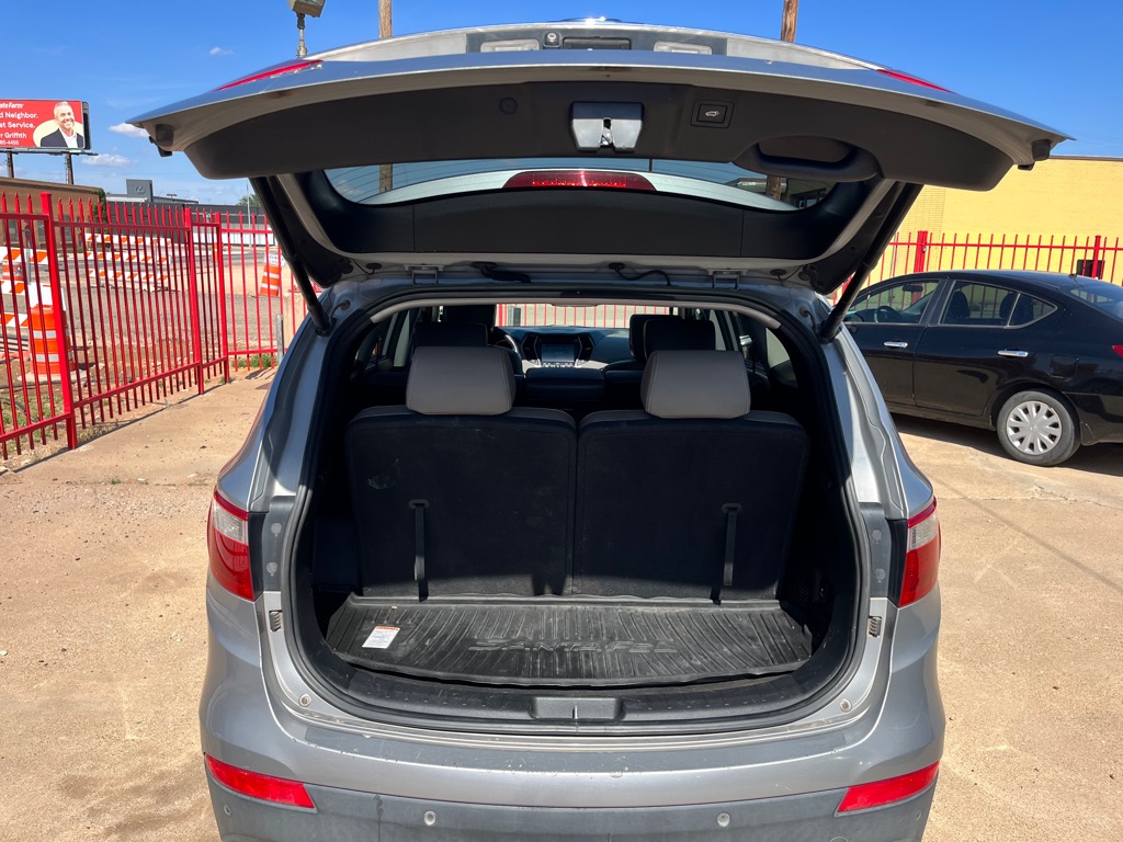 Photo 18 of this HYUNDAI SANTA FE