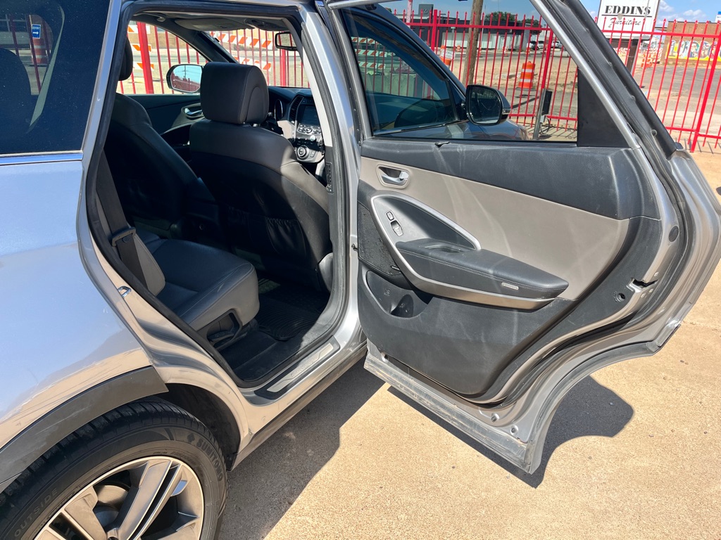 Photo 15 of this HYUNDAI SANTA FE