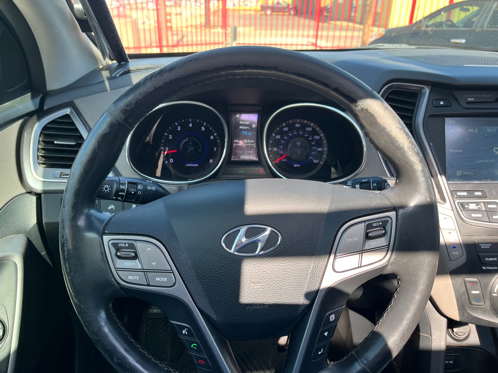 Photo 20 of this HYUNDAI SANTA FE
