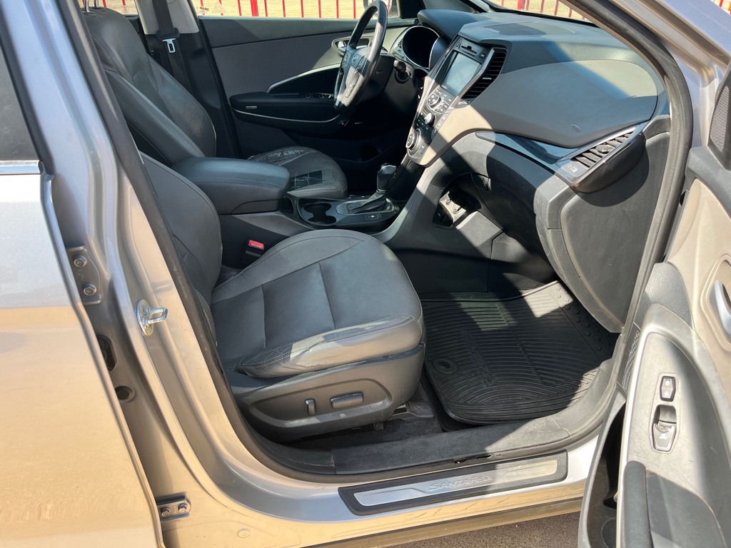 Photo 14 of this HYUNDAI SANTA FE
