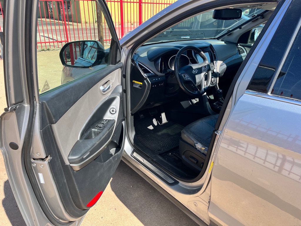 Photo 9 of this HYUNDAI SANTA FE
