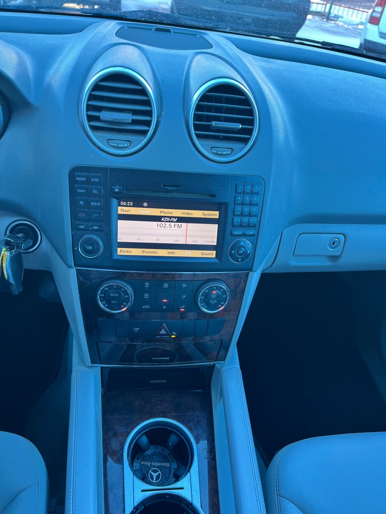 Photo 17 of this MERCEDES-BENZ ML
