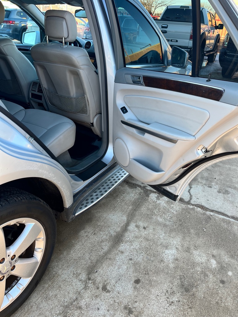 Photo 15 of this MERCEDES-BENZ ML