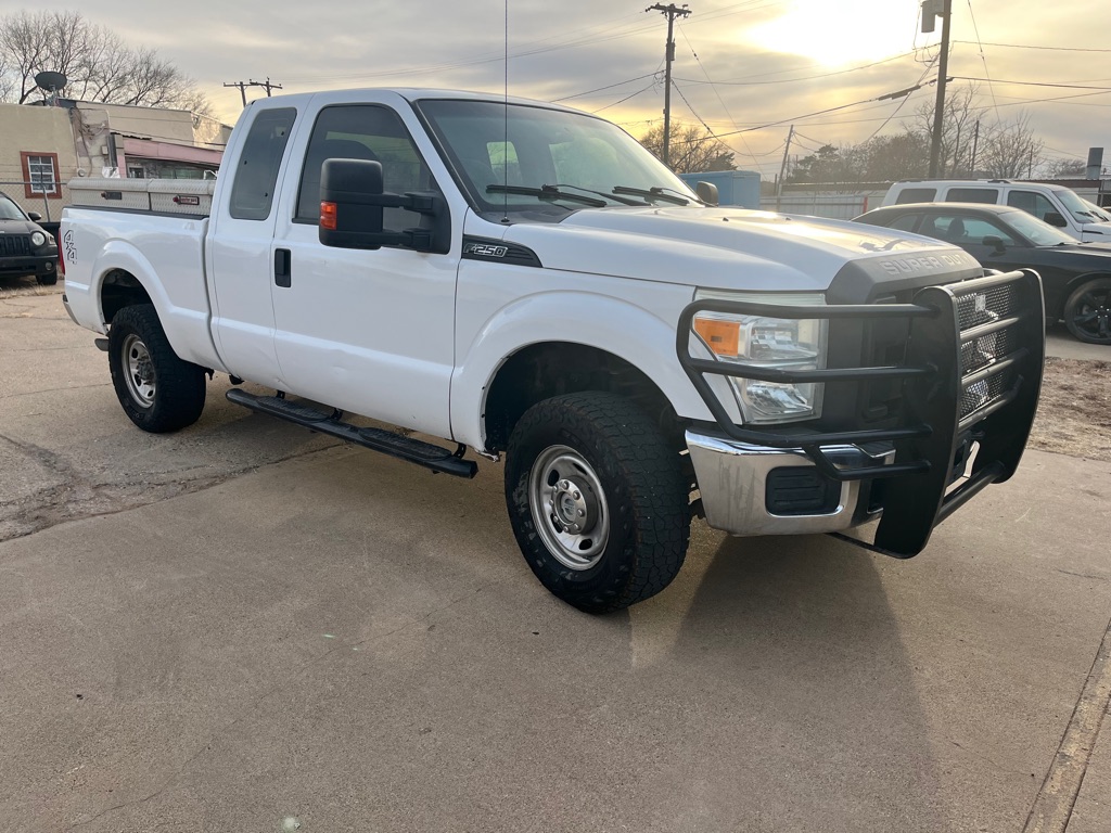 Photo 2 of this FORD F250