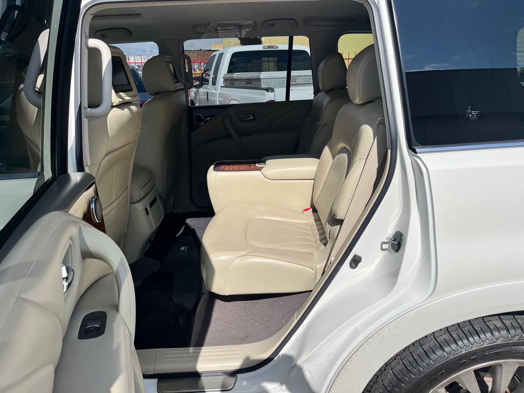 Photo 11 of this INFINITI QX80
