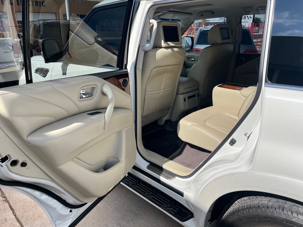 Photo 10 of this INFINITI QX80