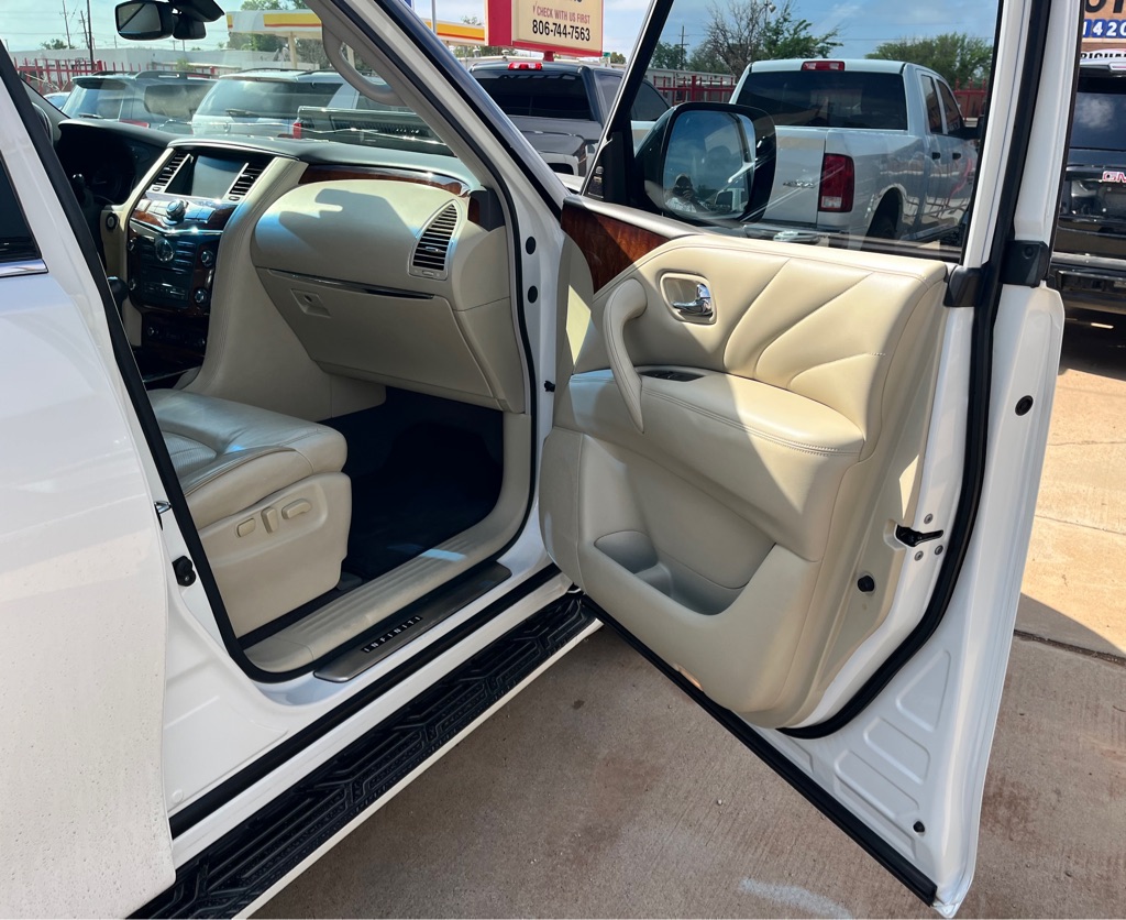 Photo 12 of this INFINITI QX80