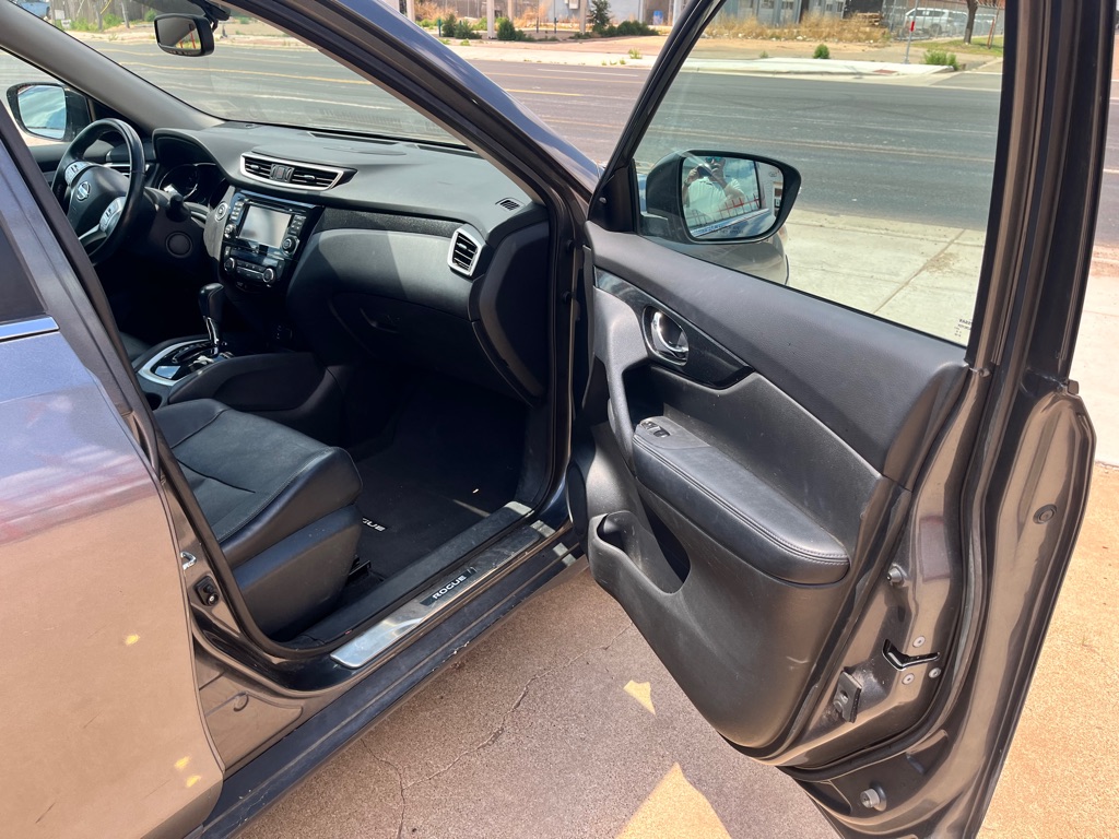Photo 13 of this NISSAN ROGUE