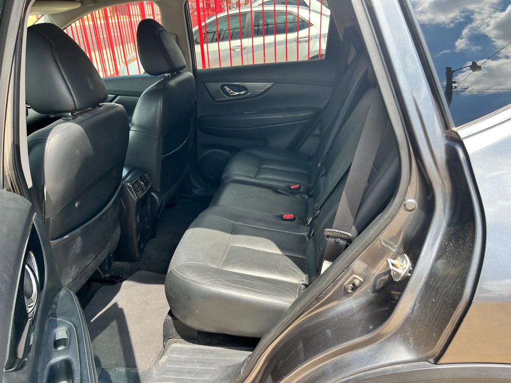 Photo 12 of this NISSAN ROGUE