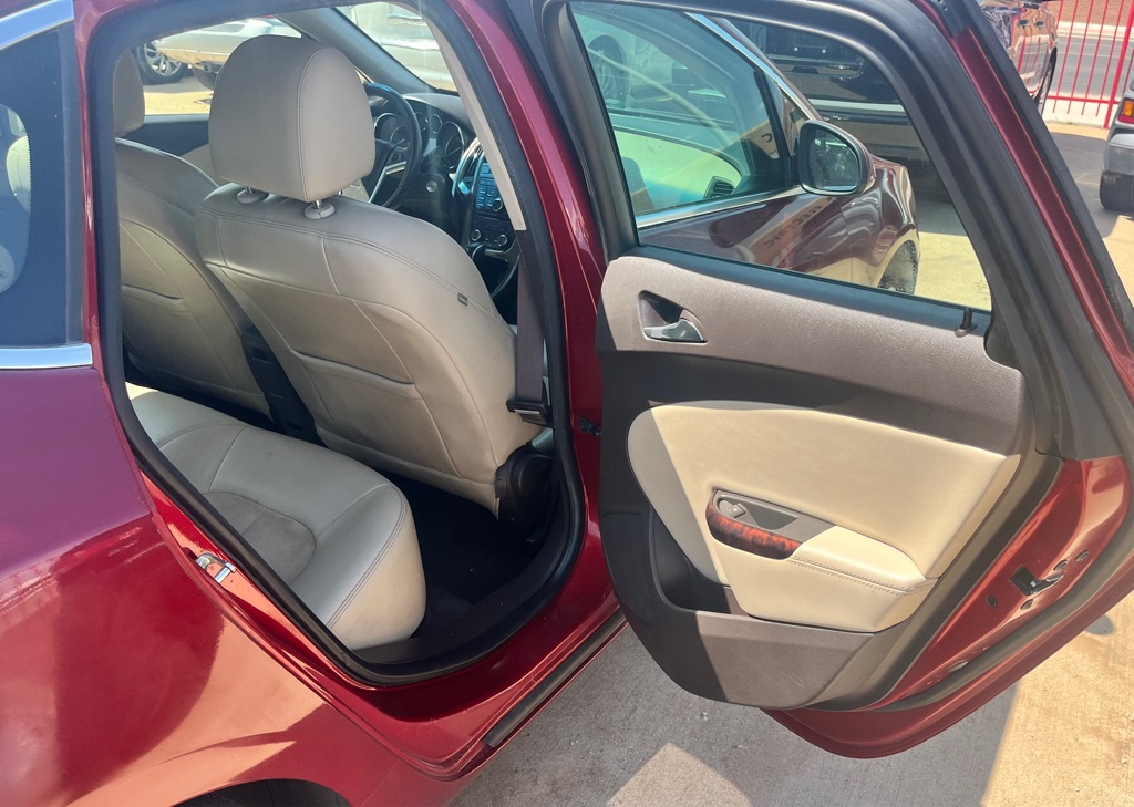 Photo 32 of this BUICK VERANO