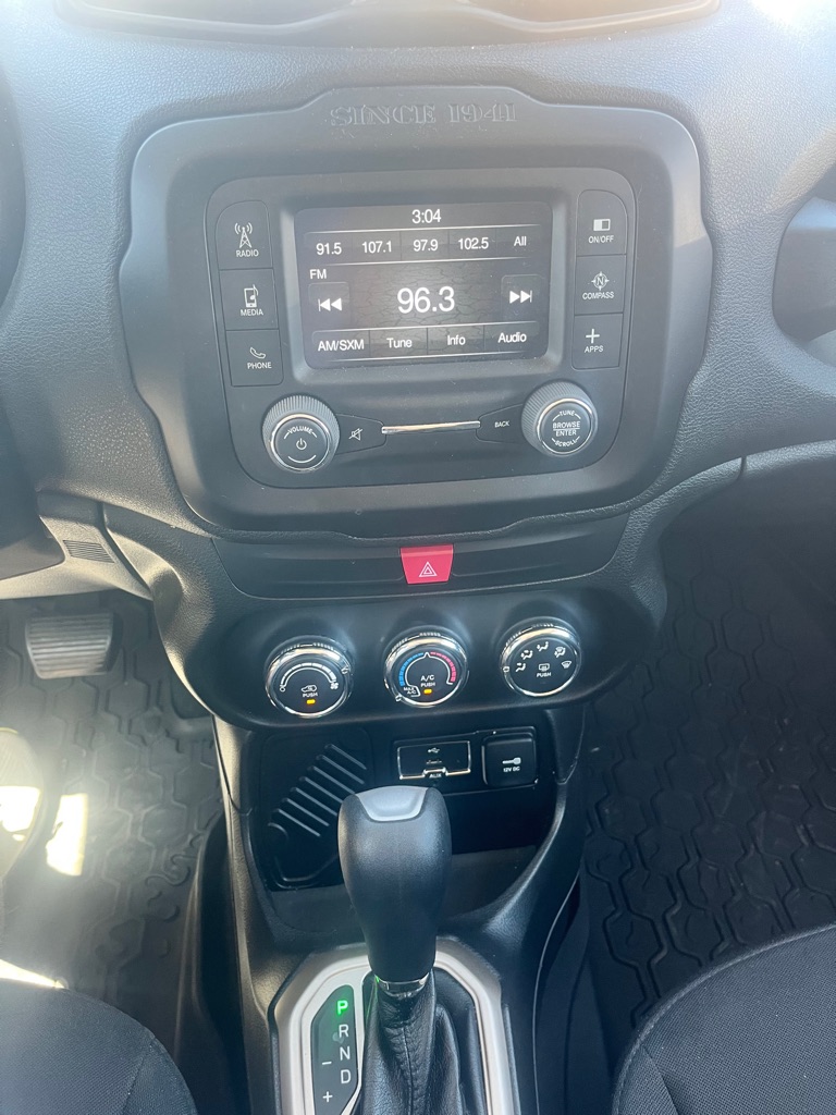 Photo 17 of this JEEP RENEGADE