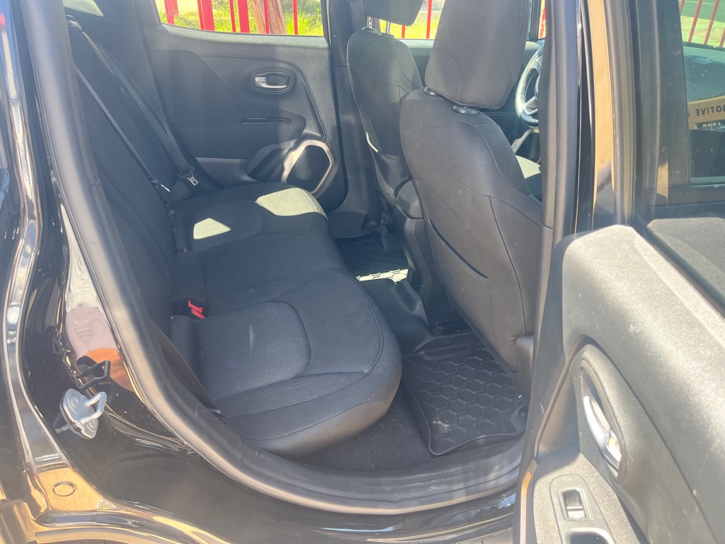 Photo 15 of this JEEP RENEGADE