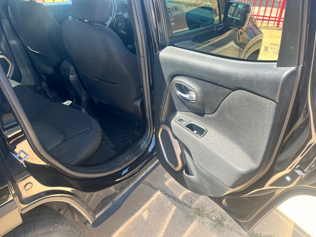 Photo 14 of this JEEP RENEGADE
