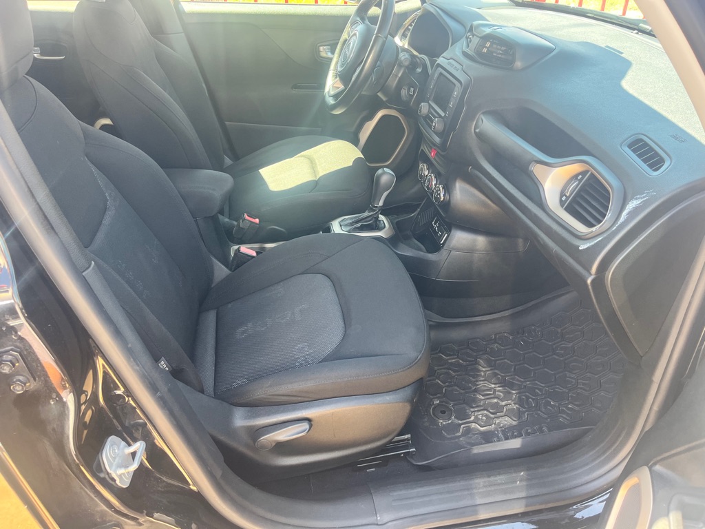 Photo 13 of this JEEP RENEGADE