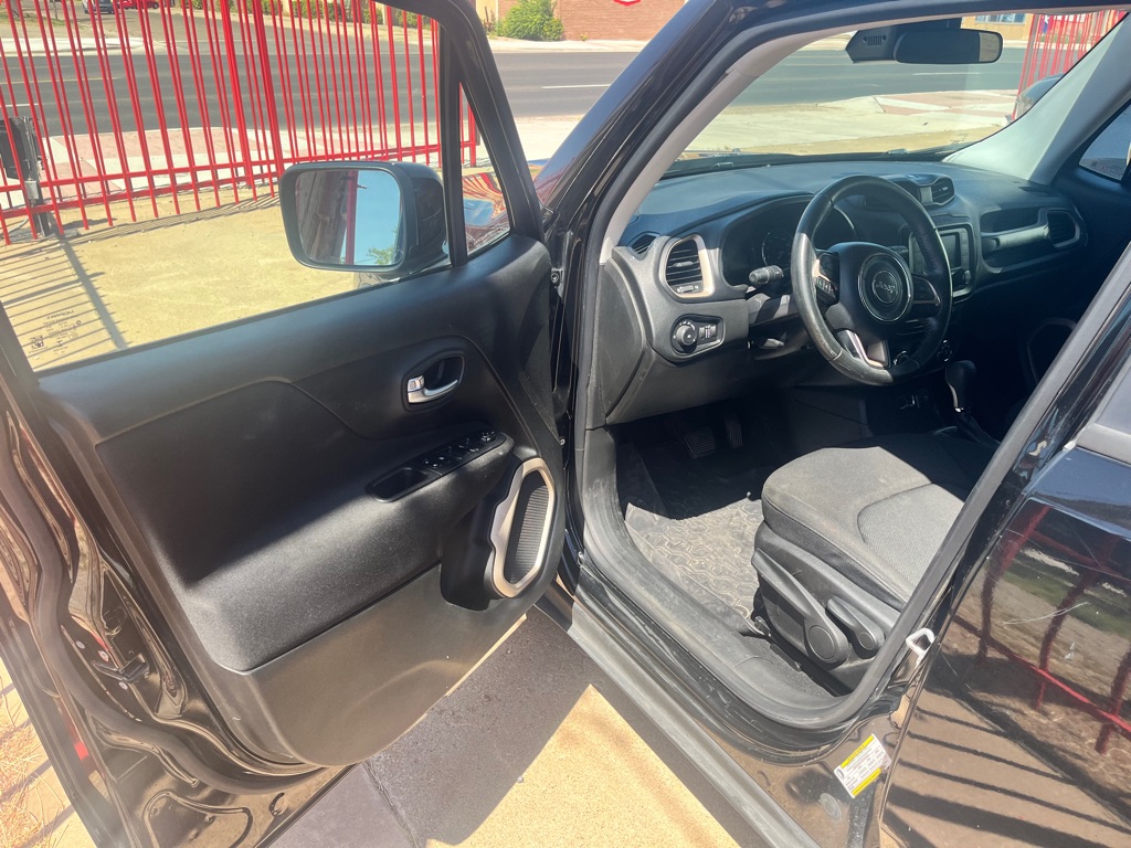 Photo 8 of this JEEP RENEGADE