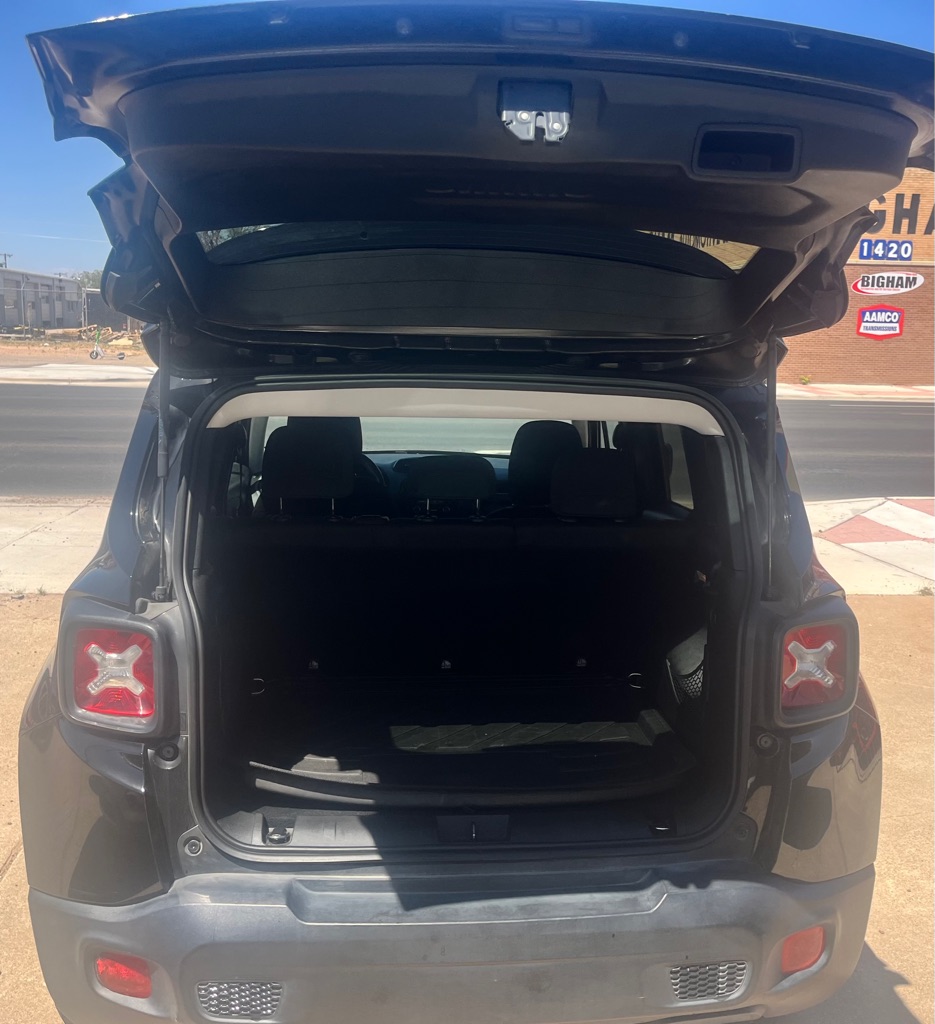 Photo 16 of this JEEP RENEGADE