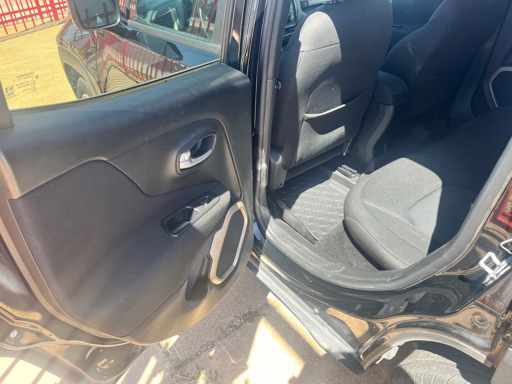 Photo 10 of this JEEP RENEGADE