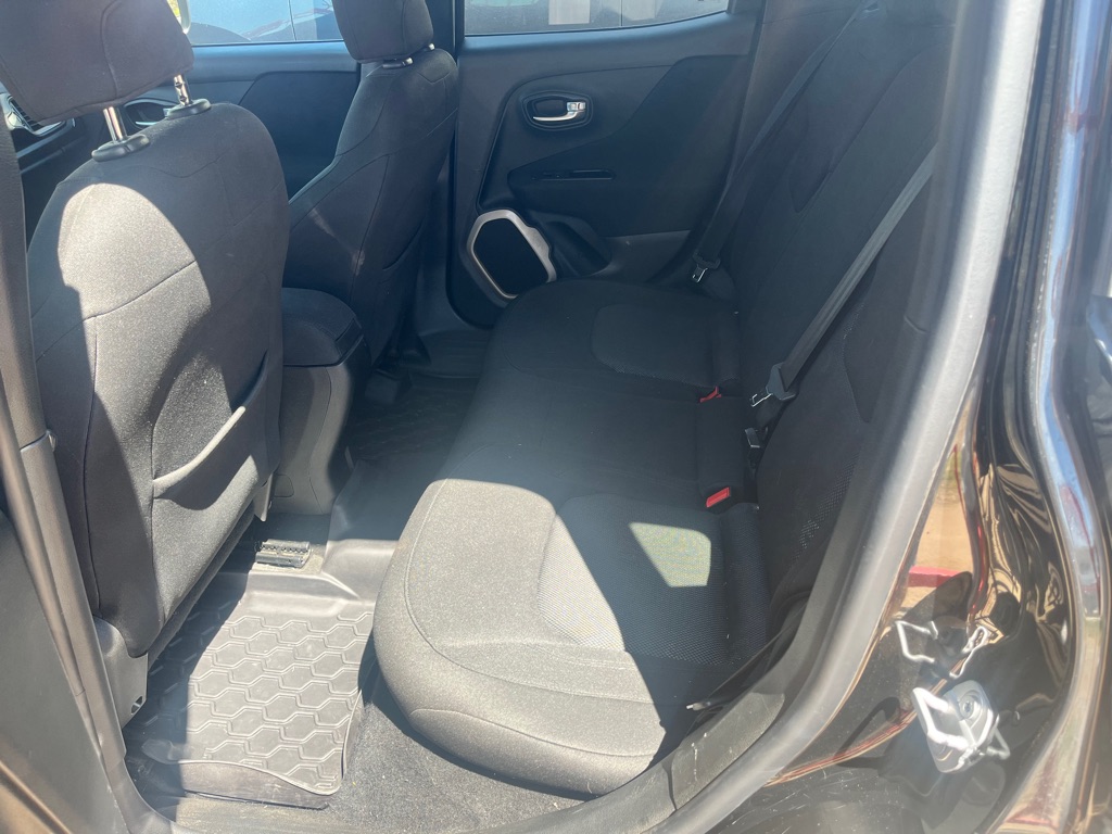 Photo 11 of this JEEP RENEGADE