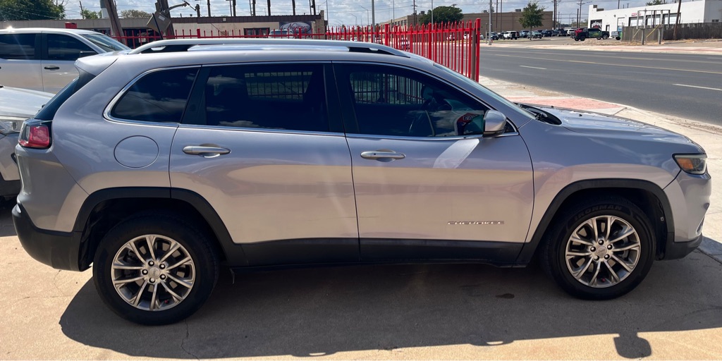 Photo 5 of this JEEP CHEROKEE