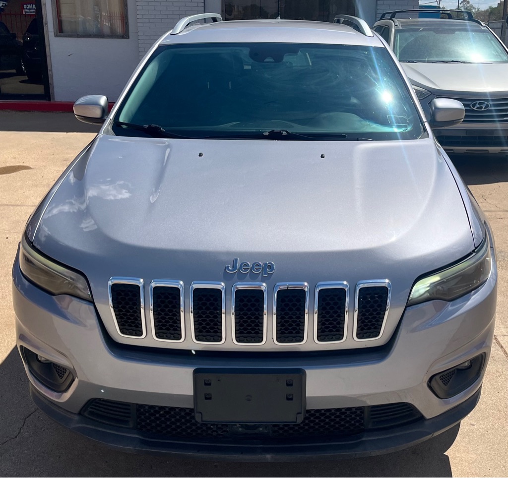Photo 3 of this JEEP CHEROKEE