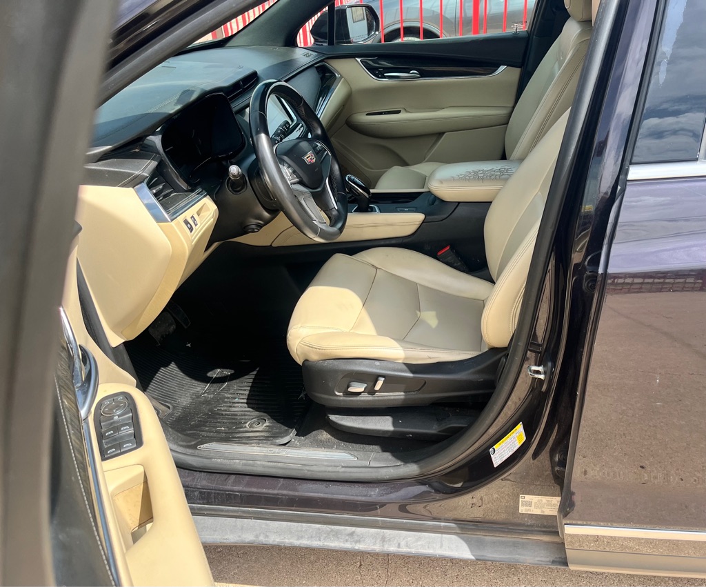 Photo 10 of this CADILLAC XT5
