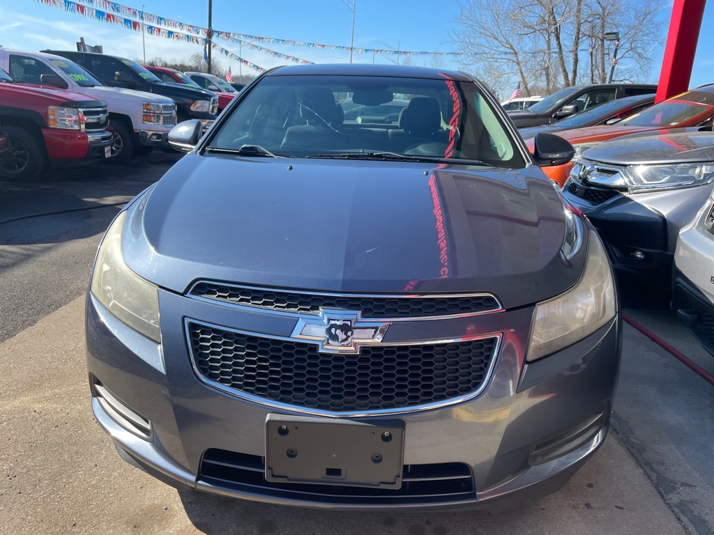 Photo 3 of this CHEVROLET CRUZE