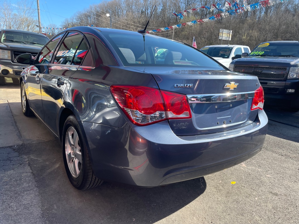 Photo 5 of this CHEVROLET CRUZE