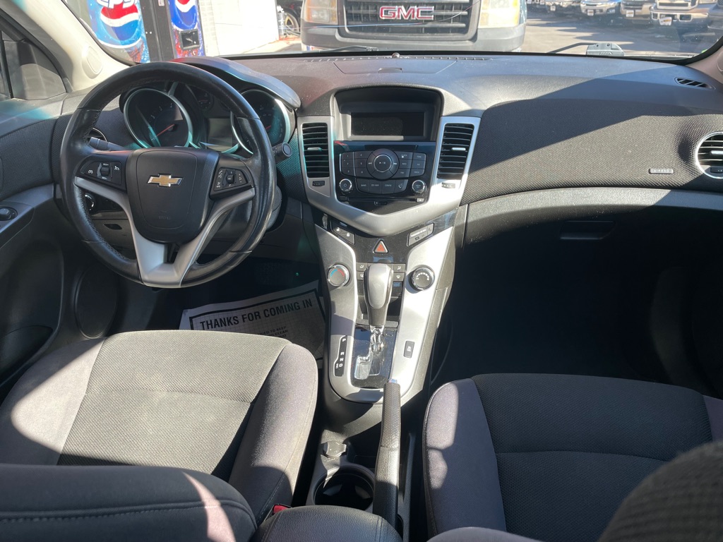 Photo 9 of this CHEVROLET CRUZE