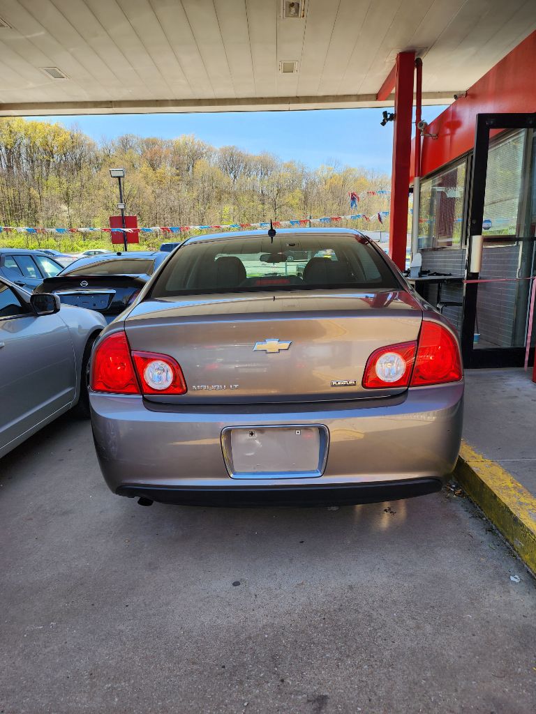 Photo 3 of this CHEVROLET MALIBU