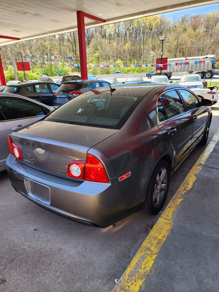 Photo 4 of this CHEVROLET MALIBU